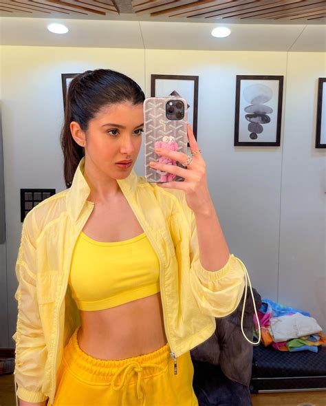 Shanaya Kapoor The Actress Is Expert At Taking Mirror Selfie Shanaya Kapoor কখনও বাথরুমে
