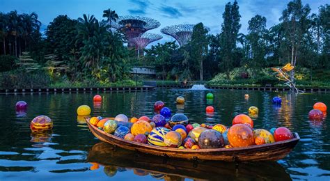 Dale Chihuly Glass In Bloom Is Happening At Gardens By The Bay From