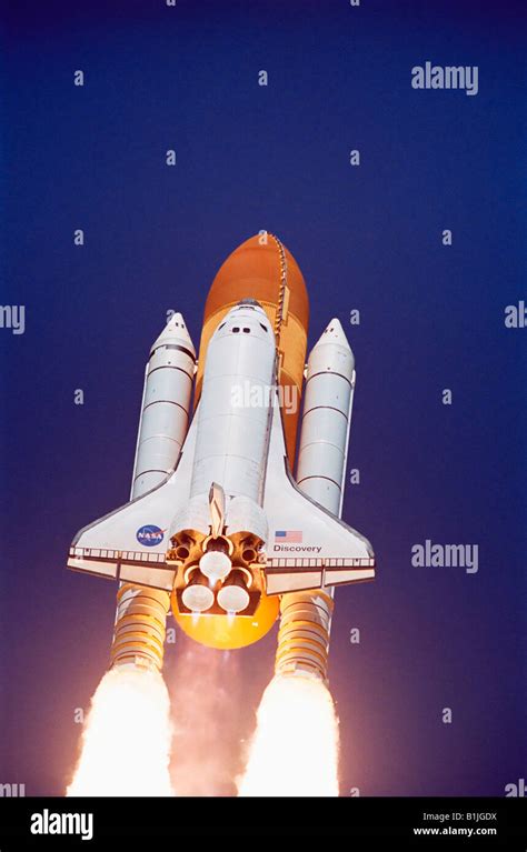 Space Shuttle Discovery Lift Off Stock Photo Alamy