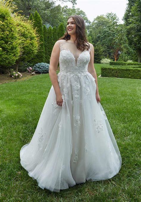 unique plus size wedding dress ideas for curvy brides
