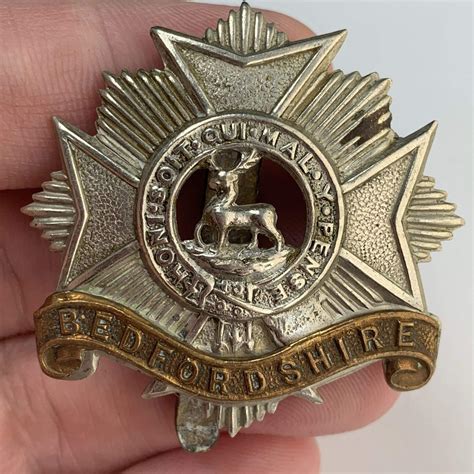 Ww Bedfordshire Regiment Cap Badge