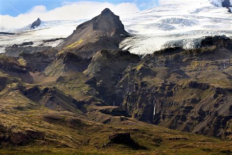 Harsh Mountain Landscape With Glacier And Canyon Iceland Flickr