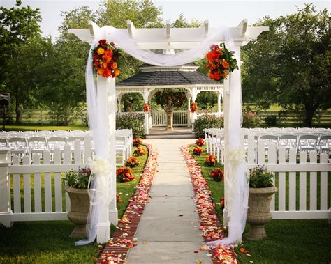 Velg blant mange lignende scener. 35 Outdoor Wedding Decoration Ideas