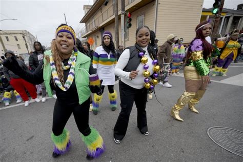 Costumed Revellers Hit The Streets Of New Orleans For Mardi Gras Cbc News