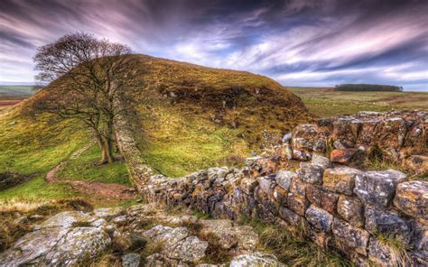Hadrians Wall Called The Roman Wall Was A Defensive Fortress In The
