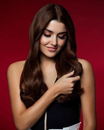 Pin By Lubna On Hande Erçel Beauty Long Hair Styles Turkish Actresses