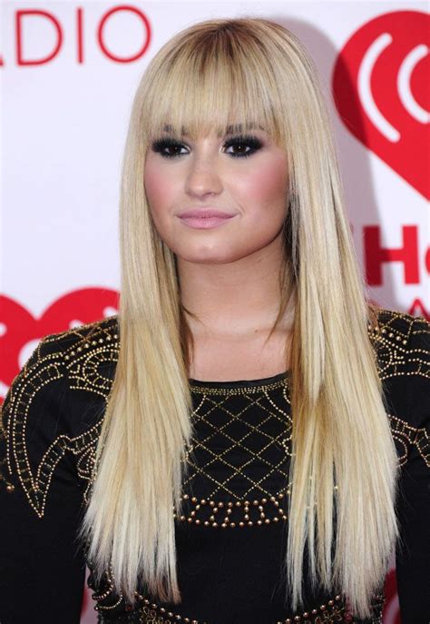 Demi Lovato Has Long Blond Hair Now And She Looks Amazing Glamour Demi Lovato Blonde Hair