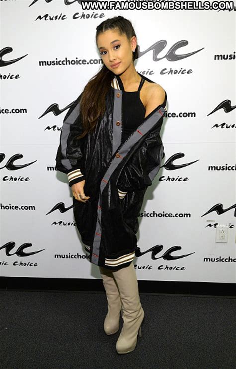 Ariana Grande New York Celebrity Beautiful Babe Posing Hot Paparazzi New York