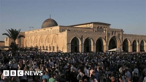 Jerusalem S Al Aqsa Mosque Sees Israeli Palestinian Clashes Bbc News