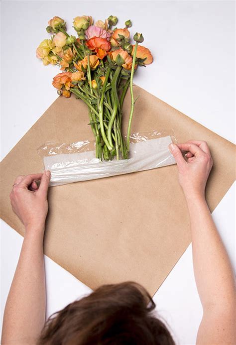 How To Wrap Fresh Flowers A Genius Freshness Trick So They Dont Wilt
