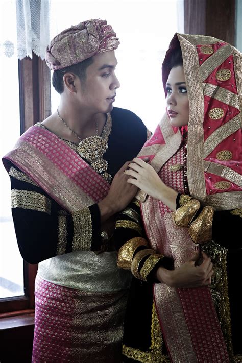 Couple Of Koto Gadang West Sumatra I Mahligai Magazine Traditional