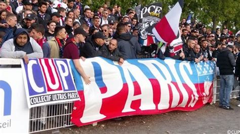 Supporters Le Collectif Ultras Paris à Chartres Avec La Réserve Du