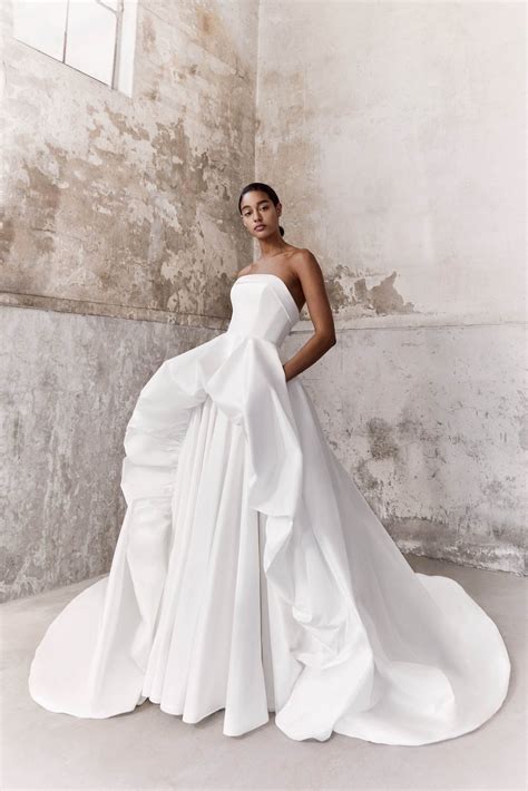 The 16 Best Wedding Dresses From 2021 Bridal Fashion Week