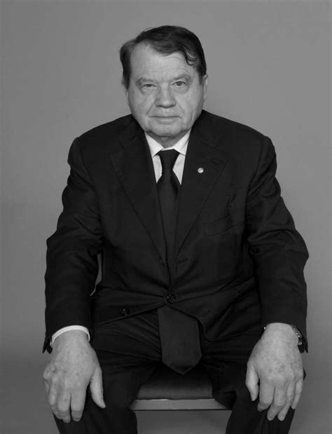 Luc montagnier during the tv interview. Luc Montagnier Birthday, Real Name, Age, Weight, Height ...