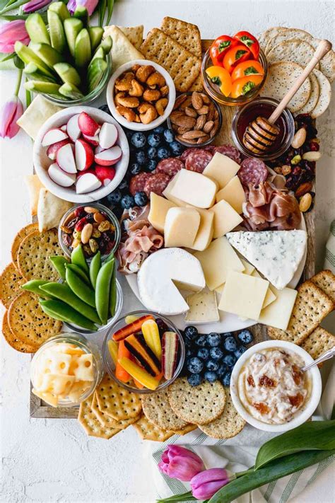 you can make this amazing cheese board with aldi ingredients — delicious links snacks für party