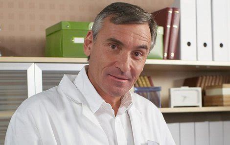 Charismatický jan čenský (59), který aktuálně působí ve známém seriálu z lékařského prostředí, se na první pohled byste na něm nic nepoznali. Primář Suchý alias Jan Čenský o zákulisí Ordinace: Je to ...