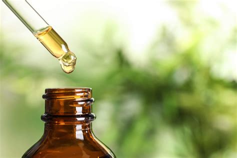 cómo usar los aceites esenciales para tratar nuestra piel mejor con salud