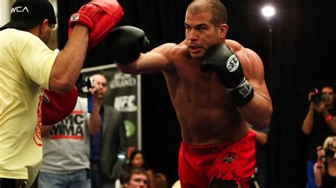 history in the making tito ortiz begins his title run at ufc 25 with a win over wanderlei silva