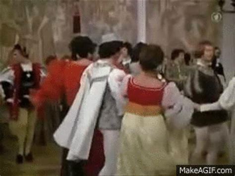 Taneček přes dvě pekla (1982). 11 Dinge, die ihr noch nicht über „3 Haselnüsse für ...