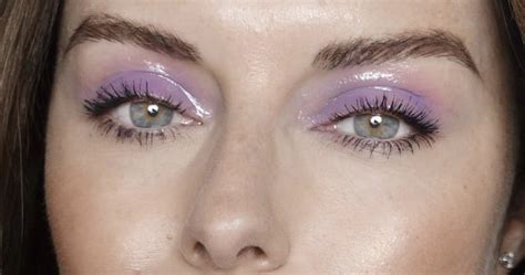 How To Get Glossy Eyelids The Non Sticky Way