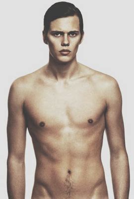 Bill Skarsgård Imagines b skarsgard request bill skarsgard shirtless