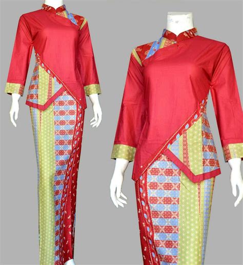 Gamis batik kombinasi brokat memang selalu menjadi andalan wanita untuk tampil memikat saat memakai busana muslim. 30+ Model Gamis Batik Untuk Acara Wisuda - Fashion Modern ...
