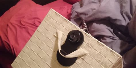 couple finds hidden bedroom camera in airbnb rental the daily dot