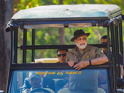 Watch Video Pm Modi Goes On Jungle Safari In Bandipur Mudumalai Tiger