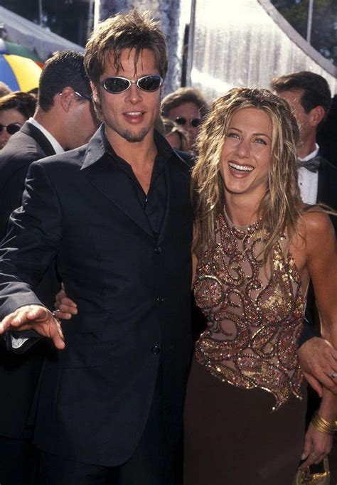 At one point, morgan freeman set the scene for when brad hamilton (read by brad pitt) fantasized about linda barrett (read by jennifer aniston) coming out of the pool in a red bikini. La historia de amor entre Brad Pitt y Jennifer Aniston
