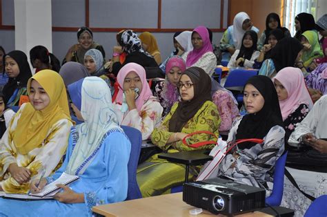 Istilah ipta diganti dengan universiti awam (ua). KAUNSELOR ANDA: HARI SUAIKENAL KOLEJ KOMUNITI KOK LANAS