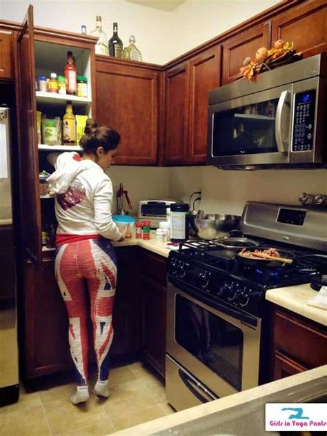 16 Pics Of Girls In Yoga Pants In The Kitchen Hot Girls