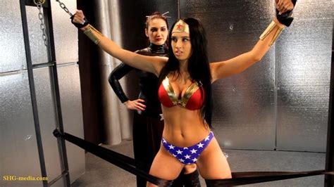 Wonder Woman Cosplay Superheroes Pictures Sorted By
