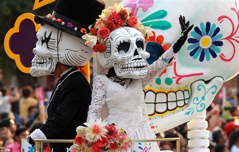 Thousands Celebrate Day Of The Dead In Mexico City Parade Daily Mail