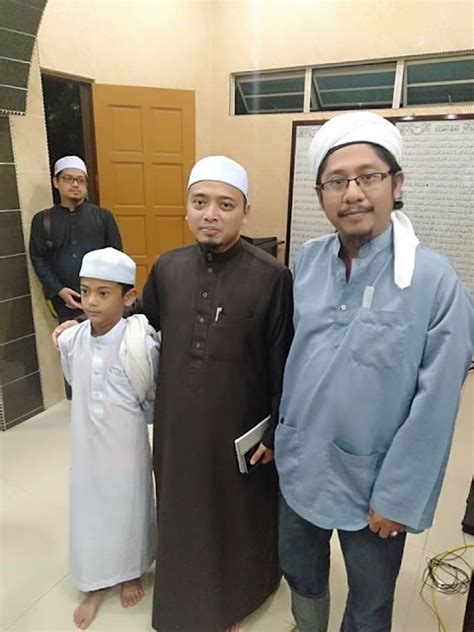 Biodata Ustaz Wadi Anuar Dan Isteri 1 Kaki Histeris