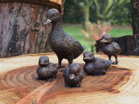 Bronzefiguren Entenfamilie Große Ente Und 4 Küken Aus Bronze