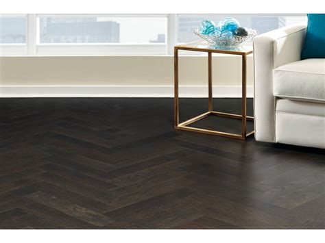When you're choosing your flooring, you'll need to consider the thickness of the vinyl, the wear layer, and the installation method. 14 Amazing Interior Ideas Of Laminate Flooring With A ...