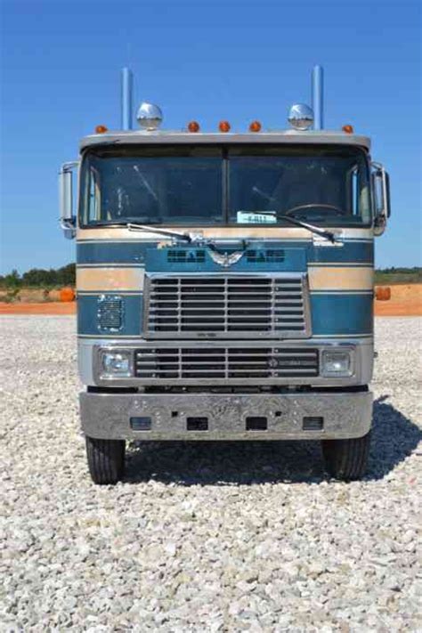 International 9670 Eagle 1982 Sleeper Semi Trucks