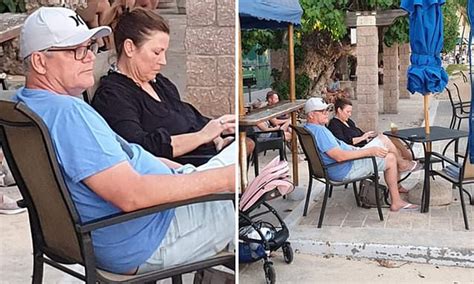 Pm Scott Morrison Relaxes In Hawaii With Wife Jenny Daily Mail Online