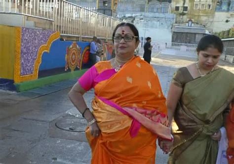 Veteran Actress B Saroja Devi Pays Visit To Tirumala Tirumala Updates