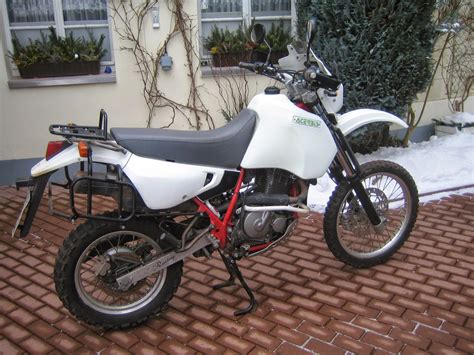 The company's first two builds, a yamaha tt600 and a xt550, were published in the. Der SUZUKI DR RALLYE & DR CUSTOM BIKE BLOG: DR 650 SP44 ...
