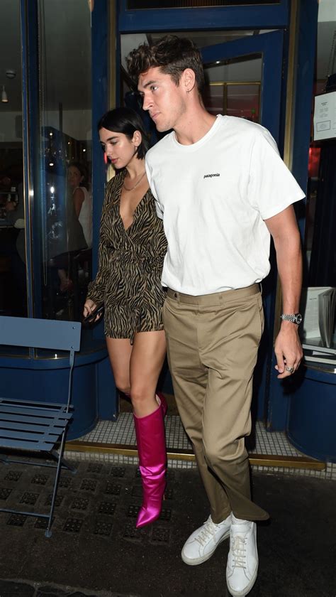 The future nostalgia singer reveals how she and boyfriend anwar hadid have been passing the time. Dua Lipa Having dinner with her boyfriend Isaac Carew at Palomar in Soho - Celebzz - Celebzz