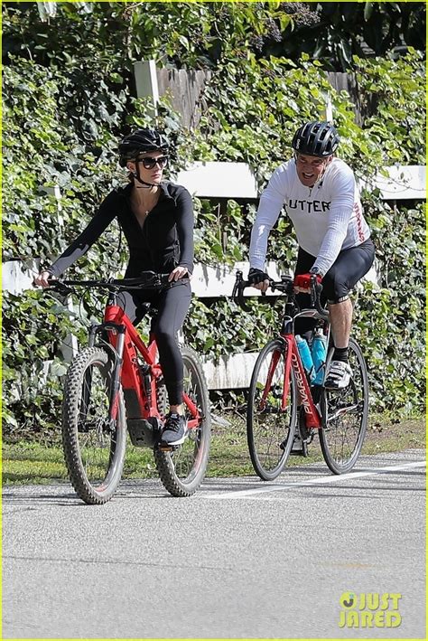 Dennis Quaid Goes For Early Morning Bike Ride With Fiancee Laura Savoie Photo 4450267 Dennis