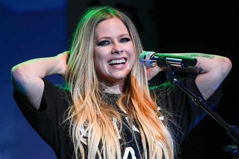 Rapper Mod Sun Got Avril Lavignes Name Tattooed On His Neck Following