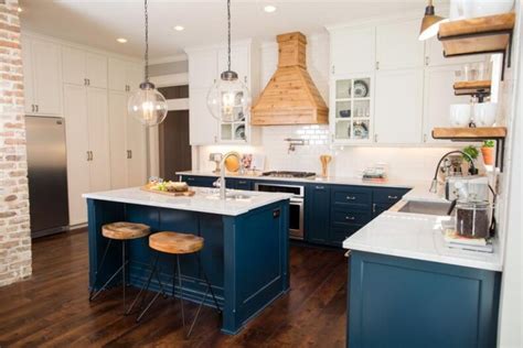 Some people may find it unusual to use blue as kitchen color. 24 Blue Kitchen Cabinet Ideas to Breathe Life into Your ...