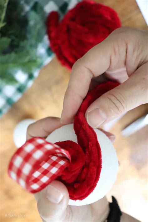 3 Simple Diy Christmas Yarn Crafts Noting Grace