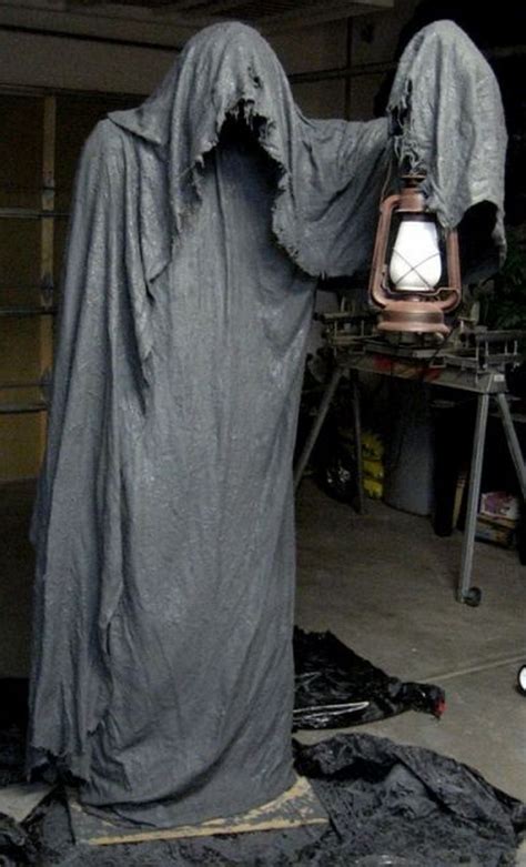 20 Cloaked Ghosts Halloween Yard Decoration With Images Creepy