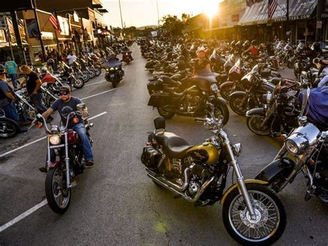 Harleys Everywhere Few Masks Sturgis Draws Thousands Mpr News