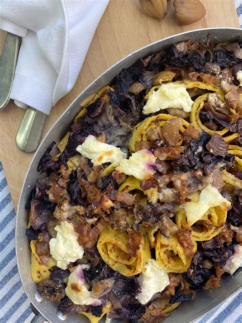 TAGLIATELLE DI CRESPELLE PASTICCIATE CON RADICCHIO ROSSO ...