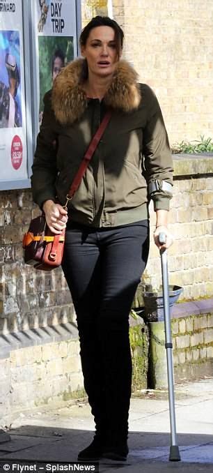 Sarah Parish Looks Pained On Crutches After Shattering Her Leg Sarah