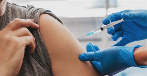 In 2021 worden miljoenen nederlanders gevaccineerd tegen het coronavirus. Coronavaccinatie in februari in hoger tempo - Flessenpost ...